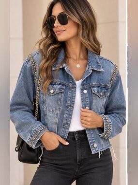 Forever 21 studded denim / jean jacket with raw hem. Size XL-2XL